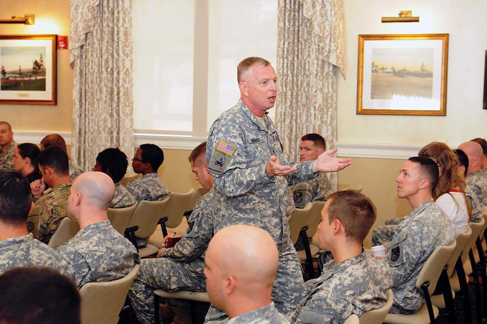 Dliflc Commandant Teaches Faos How To Navigate Through Careers