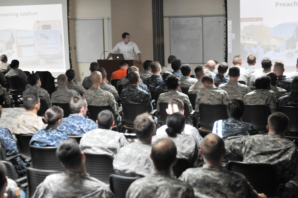 Expert on Islamic State speaks to DLIFLC students