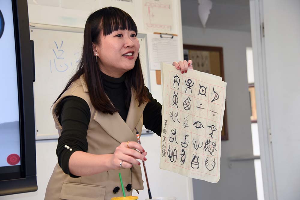 Learning Chinese calligraphy benefits language study